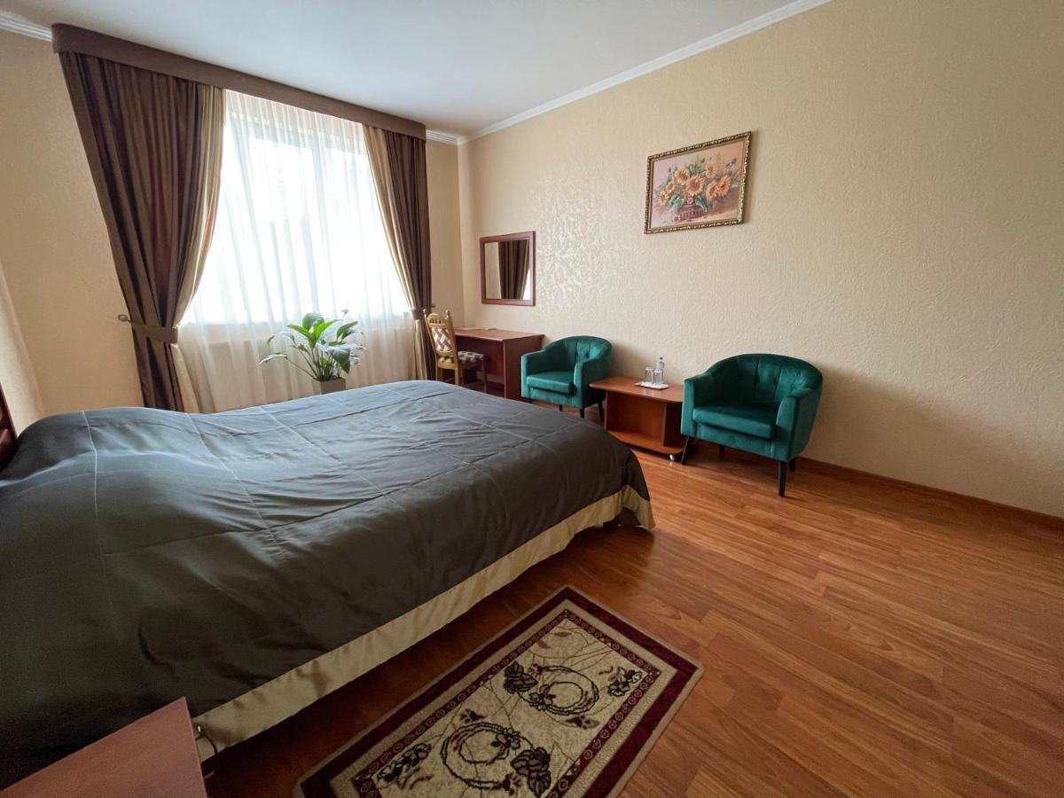 Yunist Otel İvano-Frankivsk Dış mekan fotoğraf